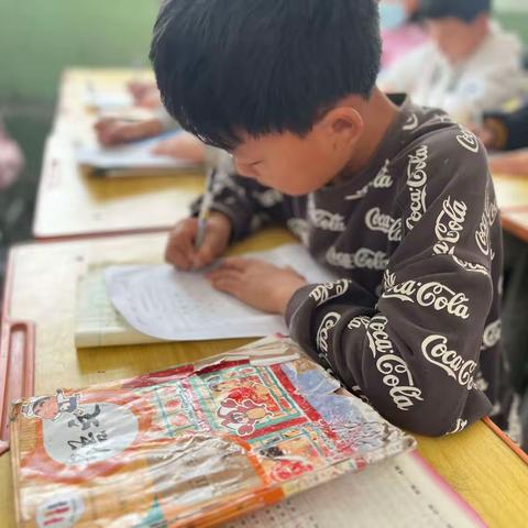 “规范汉字书写，关爱学生幸福成长，传承经典文化”——孙店联合小学举行书法比赛活动