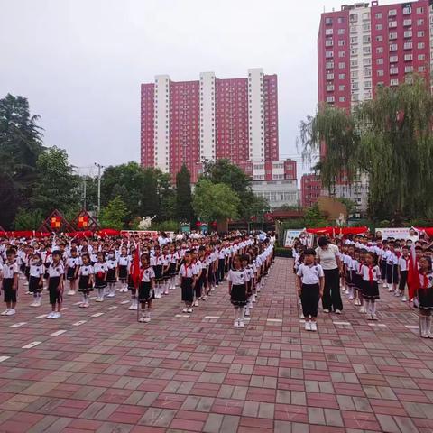 徐水小学成真校区“学习党的二十大精神 争做新时代好队员”一年级新队员入队仪式