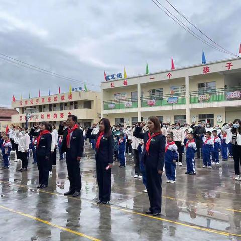 践行二十大   争做好队员———永寿县实验小学新队员入队仪式