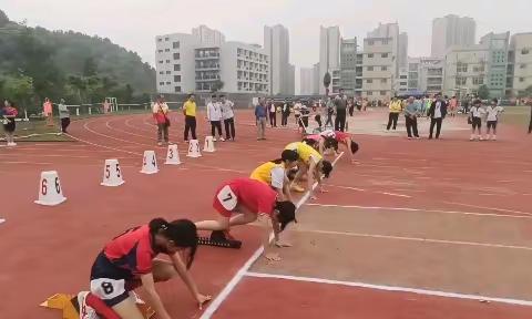 怀集县第二十八届中小学生田径运动岗坪中心小学运动员的风姿