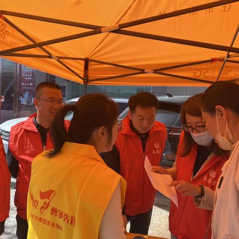 辛安泉镇开展--“五一志愿服务在路上”活动