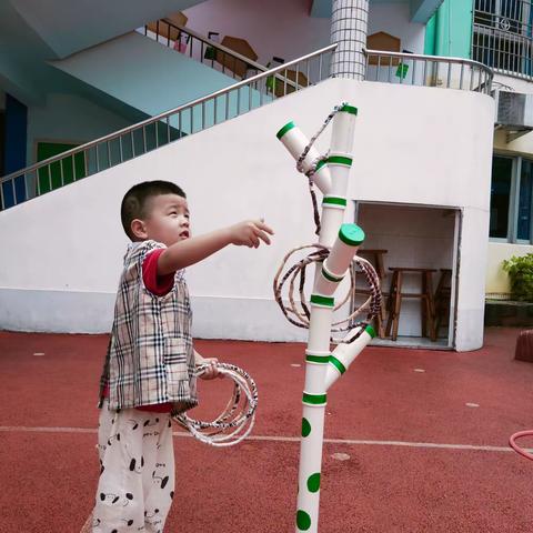 沐浴户外运动  乐享欢乐童年