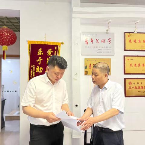 柯松一行赴临时占道泊位一线督导文明收费工作