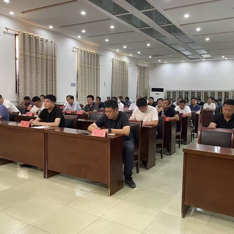 邑城镇组织开展领导干部大讲堂集中培训第三期