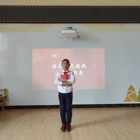 金河小学四年一班表演课本剧《小英雄雨来》希望每个同学都能像小英雄雨来一样，勇敢的面对生活的每一个挑战，展现出自己独特的魅力。