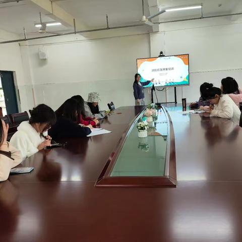 筑牢安全防线——张青乡中心幼儿园消防应急预案培训