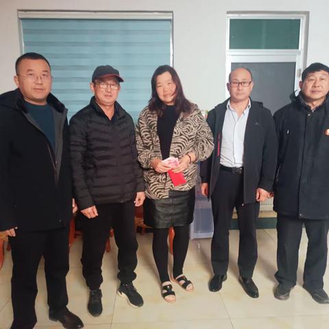 吃水不忘挖井人红色文化教育文献室爱心捐助李爱英夫妇