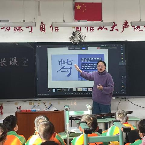 指尖跃古韵，文化润童心——五二班五三班家长进课堂古琴体验活动