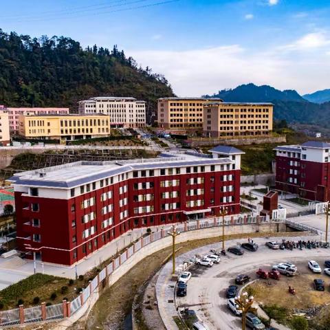 盐津县第一中学选派运动赛队参加县级田径运动会喜获佳绩