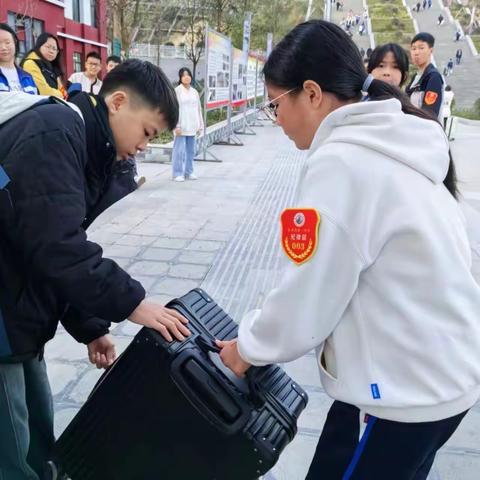 服务同学，协助老师，共创美好校园 ——盐津县第一中学启动学生会各部工作