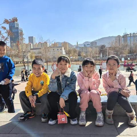 拥抱春天，寻找童年乐趣。 --凡星班第一小组主题活动