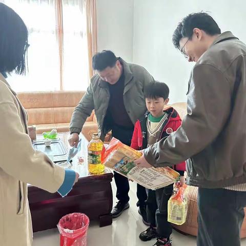 岁末寒冬送温暖 新春慰问暖人心 ——近城小学开展2024年送温暖活动
