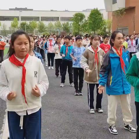 丁子轩在学校的日常和成长