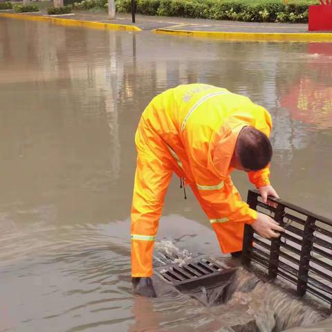 强降雨来袭，防内涝抢险我在现场