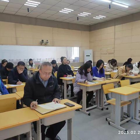 默默耕耘，静待花开—宏伟实验学校教研集备组长会议