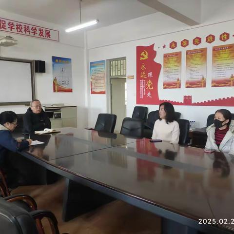 开学伊始，实验先行——宏伟实验学校实验员工作会议