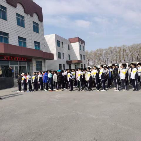 关爱生命  关注成长 ——记宏伟实验学校七年级实践基地学习