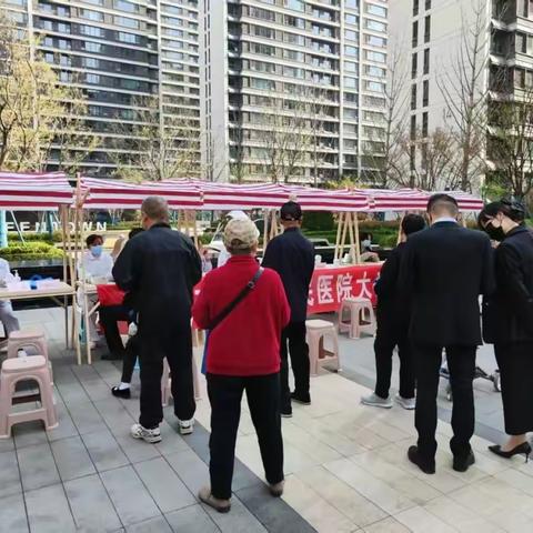 中新国际城东社区红十字会举办 “关爱健康 温暖同行” 公益义诊活动