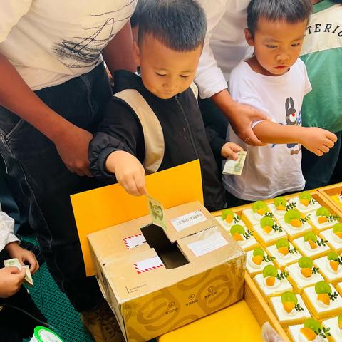 “月圆映中秋，童心庆国庆”———通海县曲陀关小学幼儿园“美食大狂欢”双节同庆