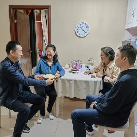 《民革胡家庙支部慰问王志平老师家属》