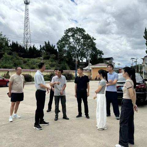 春风化雨润桃李，真情慰问暖师心