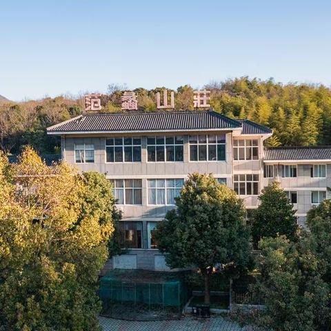 难忘同学情！宜兴一中67届高三（2）班同学聚会留影