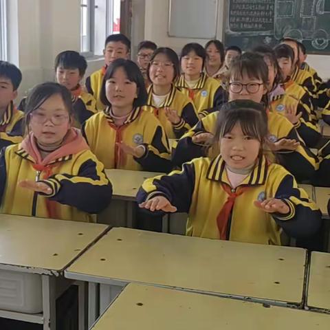 课桌小天地，演义太精彩——永丰镇中心小学开展课桌操展评活动（一）