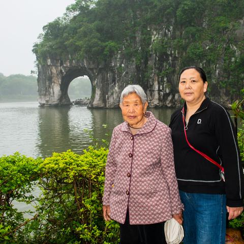 游桂林  览漓江  遇龙河上漂流忙