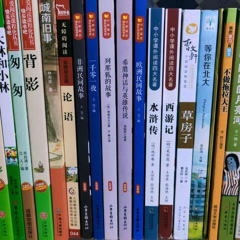 读书破万卷，下笔如有神。大家好！我是五年级三班陈佳馨