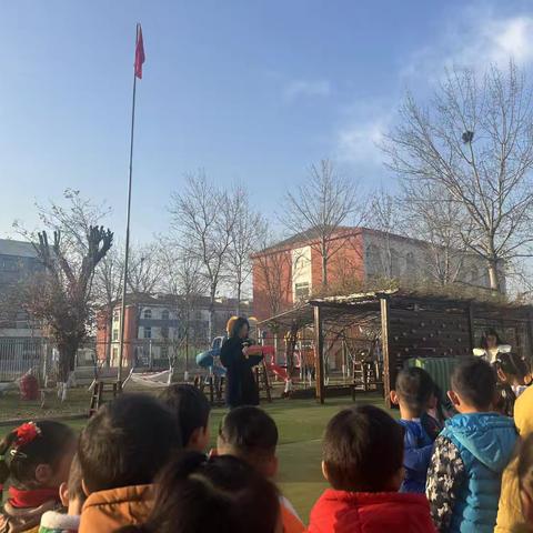 每周升旗育童心 红色基因润成长——广饶县大码头镇中心幼儿园常态化开展升旗活动