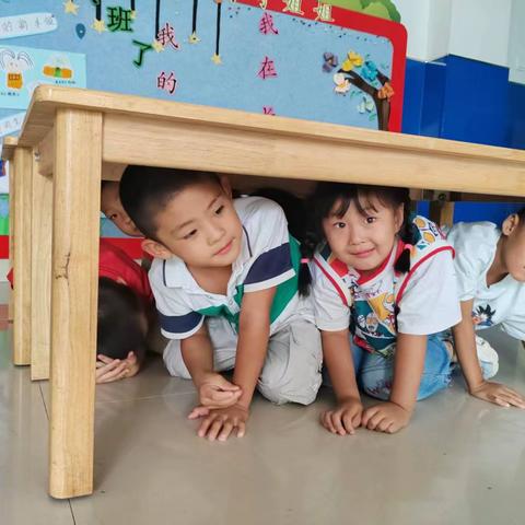 筑牢安全防线 护航幼儿成长——大码头镇中心幼儿园开展防震应急演练活动