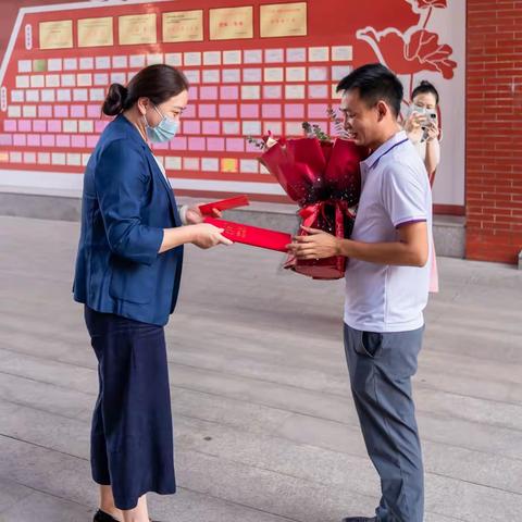 用爱浇灌，静待花开——记乐平市第十五小学优秀教师余红军