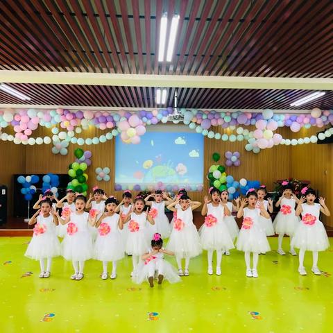 “今天是我们的节日”景园人杰幼儿园果果（6）班