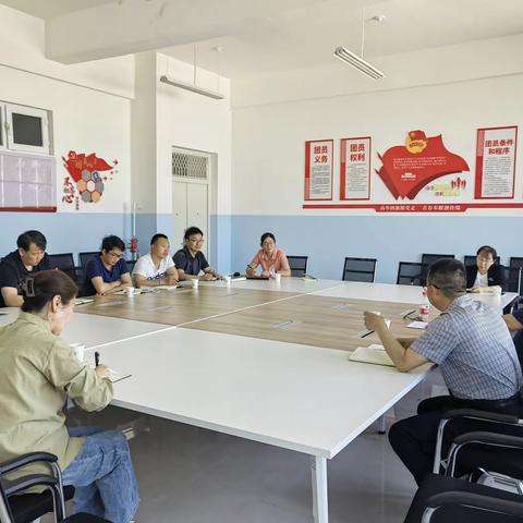 依托专家引领，助推学校发展