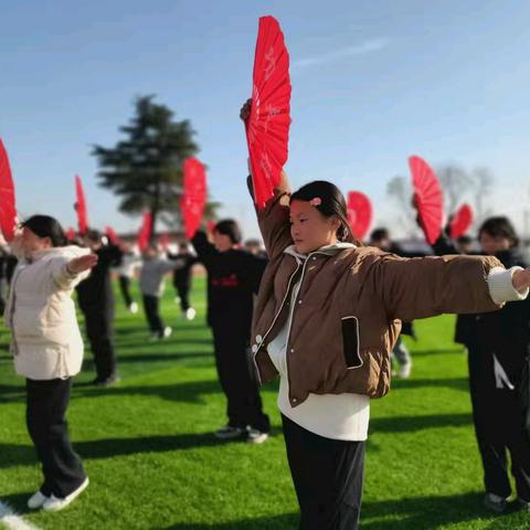 手舞功夫扇 弘扬中华魂—— 项城市莲溪初级中学（秣陵校区）举行七年级功夫扇