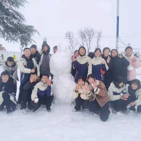 雪落校园 欢乐无限 ——项城市莲溪初级中学（秣陵校区）师生共赴冰雪之约