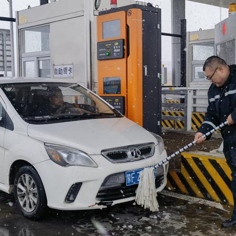 恶劣天气影响通行 永安所站力保畅通