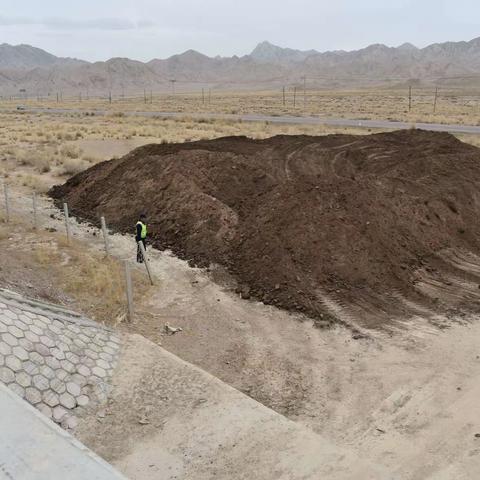 大力整治路域环境 依法维护公路路权