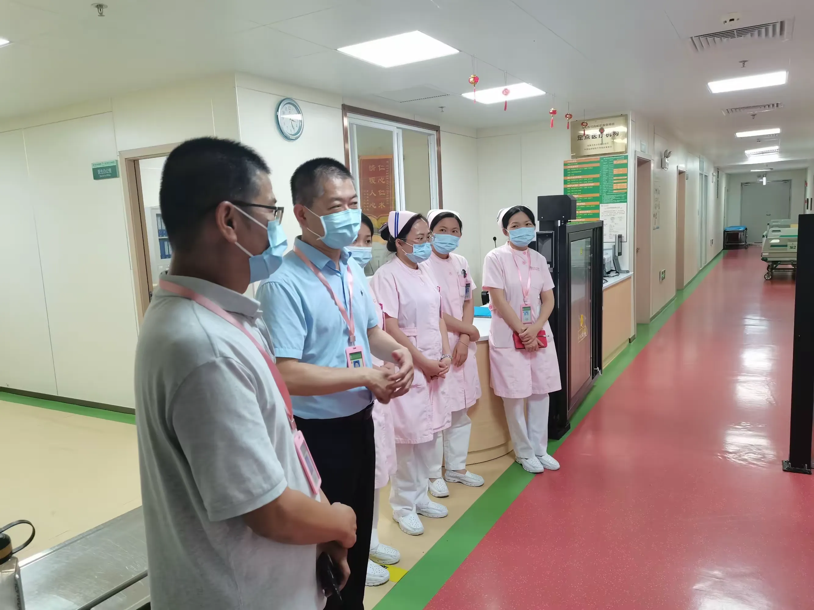 简篇-全院一盘棋,全院一张床——海口市妇幼保健院全力以赴做好医疗救治工作