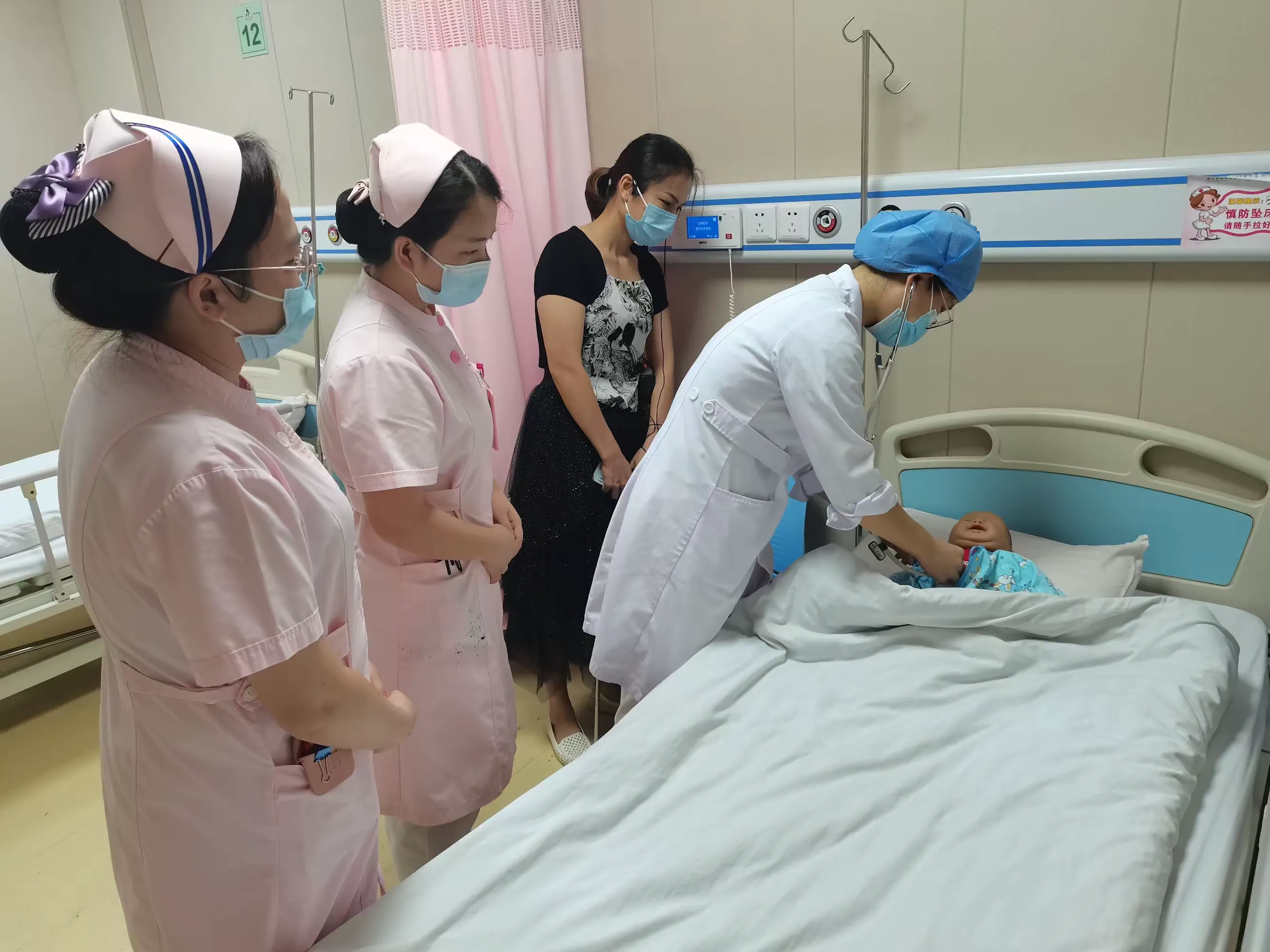简篇-全院一盘棋,全院一张床——海口市妇幼保健院全力以赴做好医疗救治工作