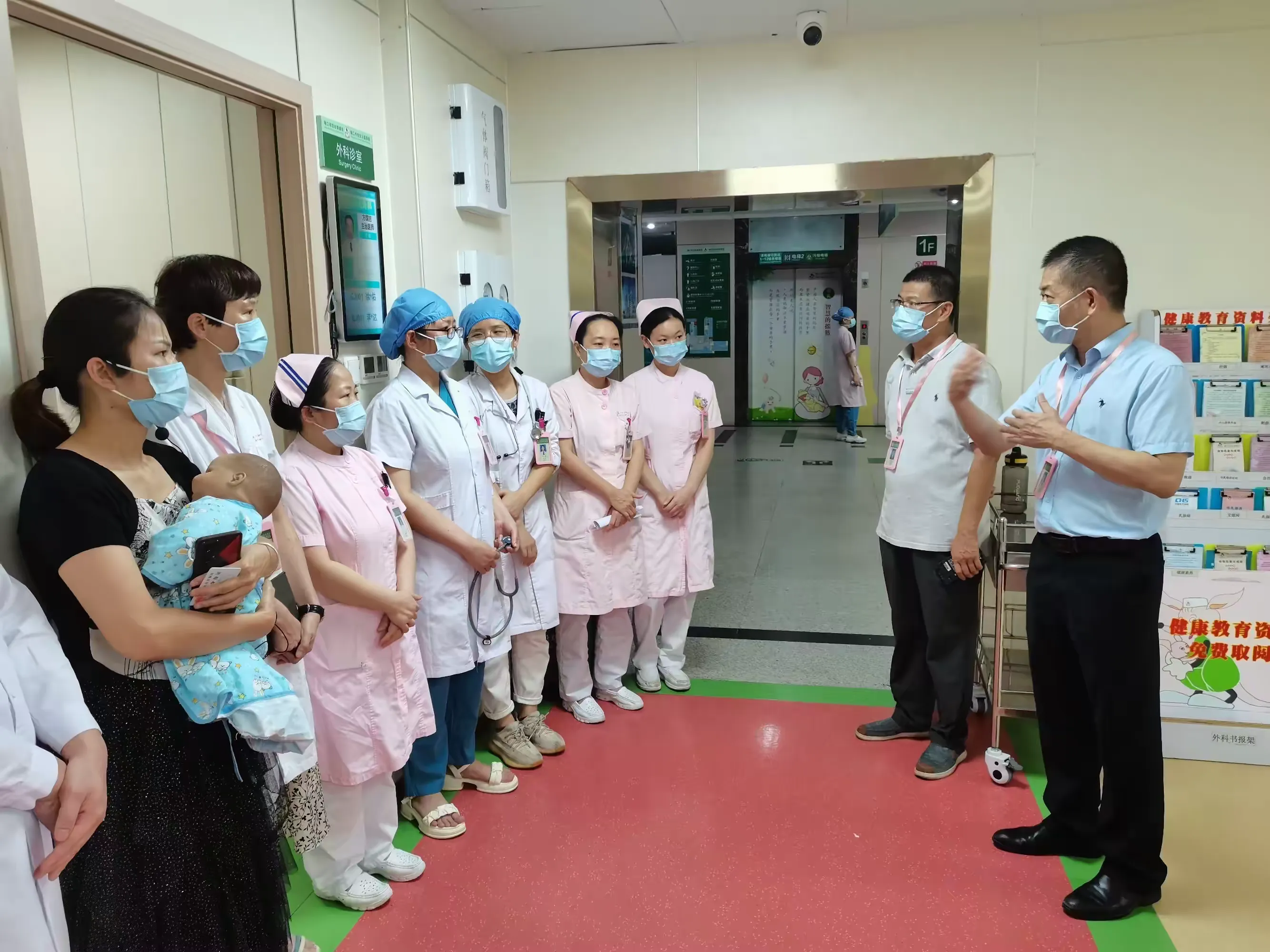 简篇-全院一盘棋,全院一张床——海口市妇幼保健院全力以赴做好医疗救治工作