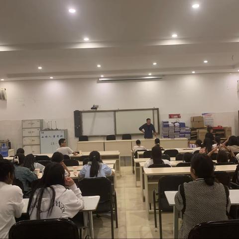 幼教180班会主题及内容:“心理健康不容忽视，安全隐患排查消除”