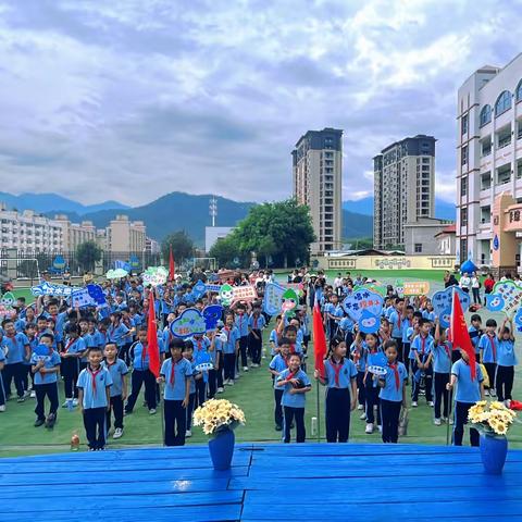 “相约金秋喜登高   爱在重阳趣竹节”——华安县第二实验小学“我们的节日”之重阳节活动