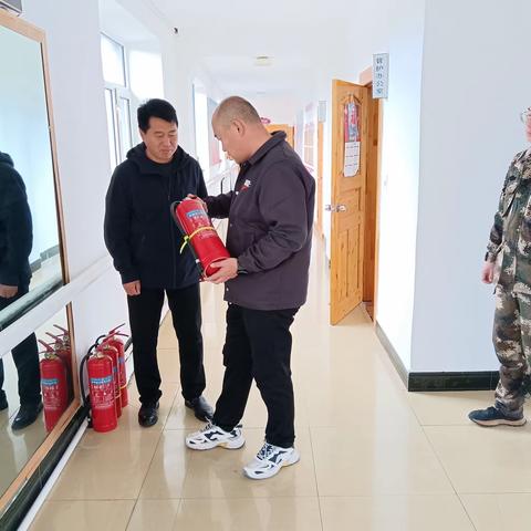 “中秋”、“国庆”将至，绿林林场反复开展安全防火大检查工作，确保“两节”期间安全防火工作顺利有序的进行。