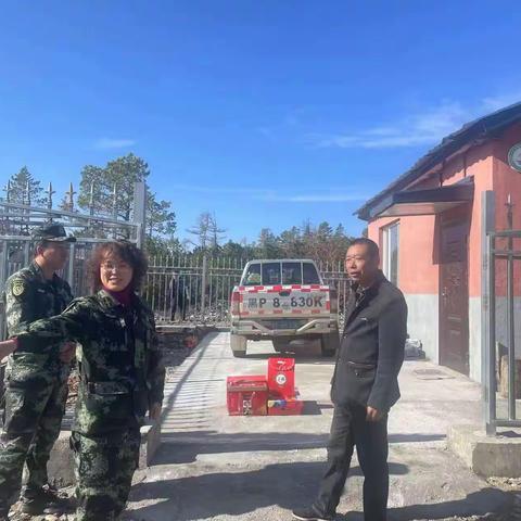 林业局党委委员、宣传部部长王海燕深入防火包片责任区检查指导、慰问防火一线在岗职工