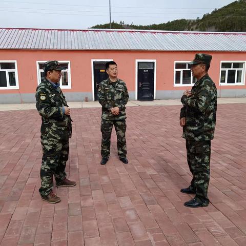 驻阿资源监督办副主任张晓峰深入防火包片责任区检查指导“五月攻坚”战役期间森林防火工作、慰问防火一线职工。