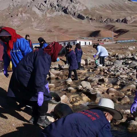 治多县和谐敬老院 “干干净净、健健康康迎五一” 爱国卫生大扫除活动