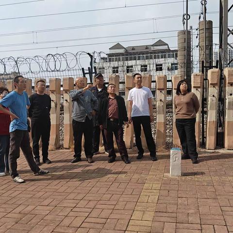 【东关街道】多措并举做好铁路沿线环境整治工作