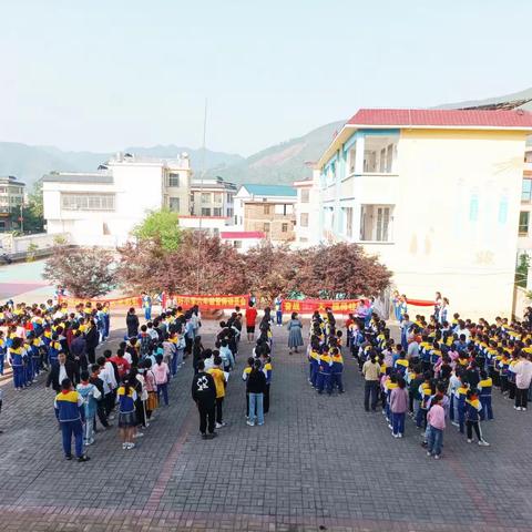 不经历风雨，怎么见彩虹——三门圩小学六年级誓师暨表彰大会