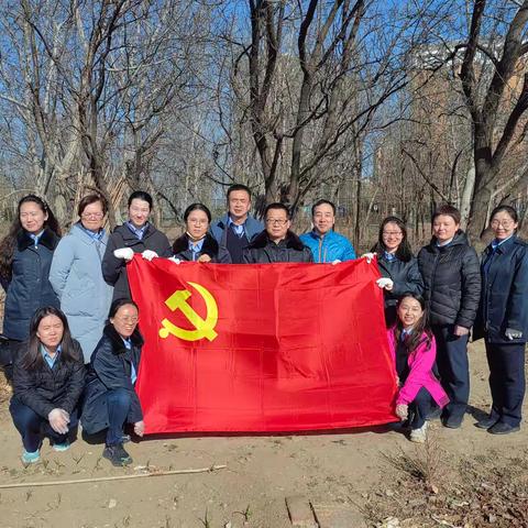 党建引领护生态 洁净家园践初心 西北旺税务所党支部联合土井村党支部 共同开展捡拾白色垃圾主题党日活动